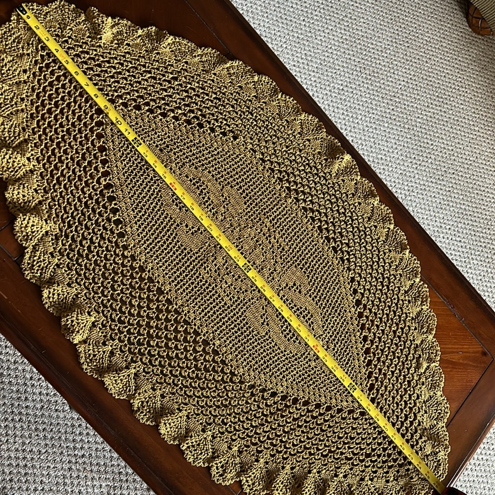 Oval table runner - Picture 3 of 16